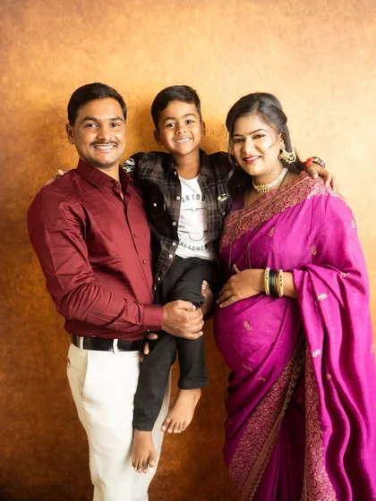 I also offer traditional maternity photoshoots. This family chose to wear classic Indian attire against a simple, warm backdrop, creating a timeless and elegant portrait.