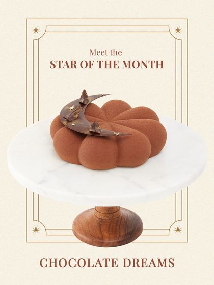 Meet my Chocolate Dreams entremet, a star of the month. This creation focuses purely on the harmony between chocolate and hazelnut, with a soft mousse and a surprising crunch. The crescent chocolate garnish is a final flourish.