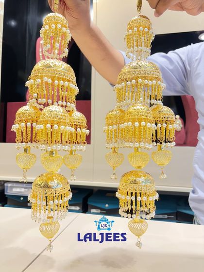 This multi-tiered kaleera design is for the bride who wants to make a grand statement.