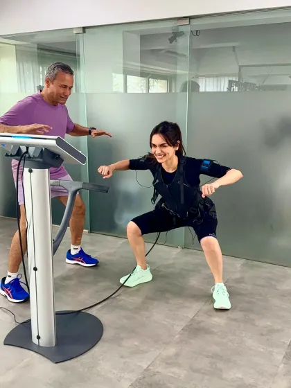 The focus and fun are evident as Manushi Chhillar trains with Samir Purohit. Our EMS sessions are not just about the technology; they are about the expert guidance that ensures proper form and powerful results.