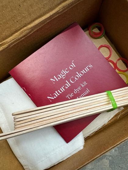 A look inside our 'Magic of Natural Colours' tie-dye kit. It includes an organic cotton napkin, natural dye powder, a manual, and other tools to help you create your own masterpiece.
