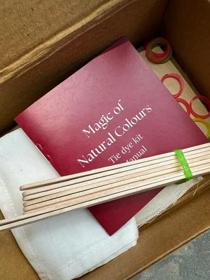 A look inside our 'Magic of Natural Colours' tie-dye kit. It includes an organic cotton napkin, natural dye powder, a manual, and other tools to help you create your own masterpiece.