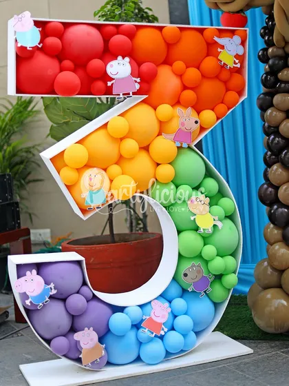 This number '3' balloon mosaic is filled with a rainbow of colors and decorated with Peppa Pig characters. It's a great way to personalize a themed party and makes for a fantastic photo prop.