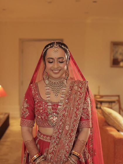 The quintessential happy bride in red. Her makeup is classic and radiant, with a timeless quality that will look beautiful in photos for years to come.