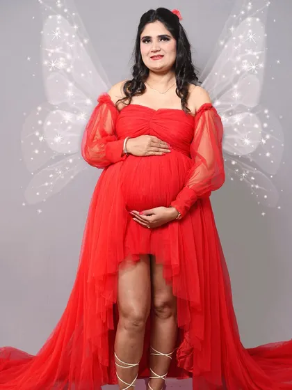 Feel like a true angel with a themed studio session. I provide props like these beautiful angel wings to add a touch of fantasy and create truly unique pregnancy portraits.