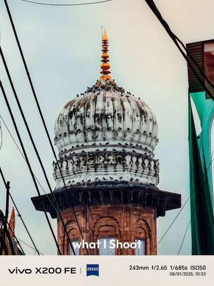 The final zoomed-in shot of the mosque dome in Bhopal. The detail and clarity you can get with a modern smartphone camera are incredible.