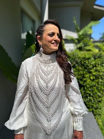 For the stylish mother of the groom, I created this chic look with a side braid and soft waves. It's an elegant and age-appropriate style that is still very fashionable.