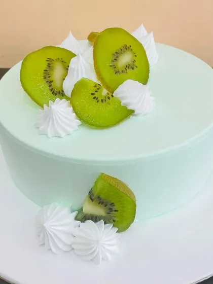 A close-up of the fresh kiwi slices and delicate piping on our Kiwi Cake.