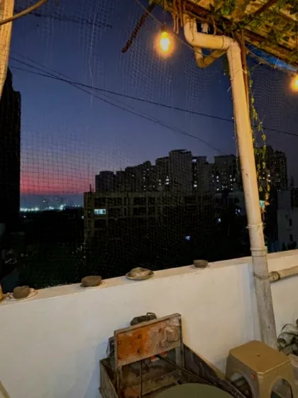 Our Malad studio offers more than just pottery. If you book an evening slot, you get to enjoy these beautiful sunset views, making your creative date even more memorable.