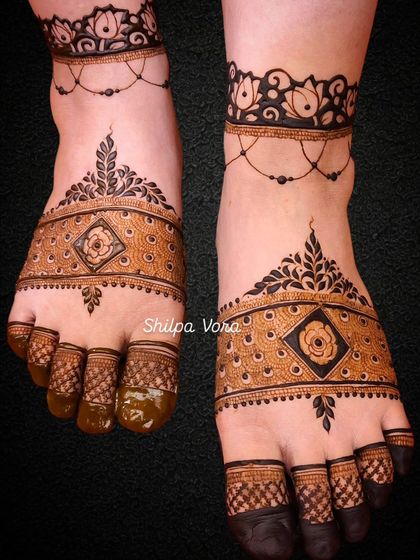 A modern and chic design for the feet, with bold bands and floral motifs.