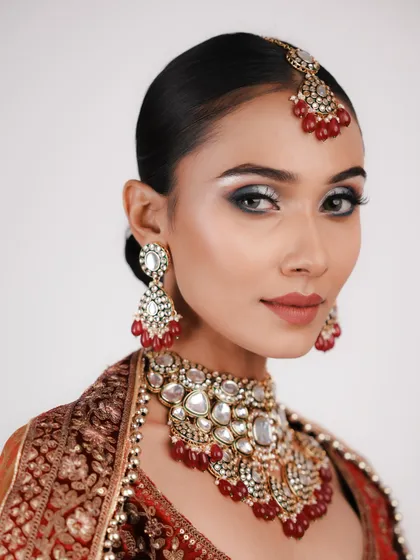 A side profile of the airbrushed bridal look, showing the clean lines and flawless finish that this technique provides. It’s perfect for high-definition cameras.