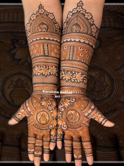 A traditional design featuring auspicious symbols like a kalash and a swastika on the palms. The arms are decorated with bands of intricate patterns and topped with classic dome architecture.