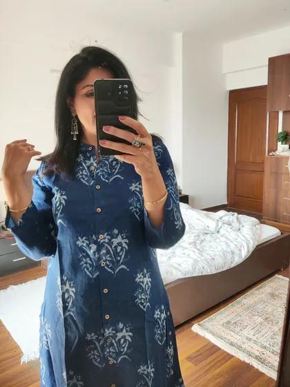 A mirror selfie showing the details of the indigo dress and my silver accessories.