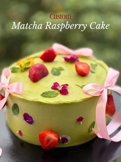 We love creating custom cakes that tell a story. This Matcha Raspberry Cake was designed for a client who wanted something quietly elegant, combining earthy matcha with a bright pop of raspberry.