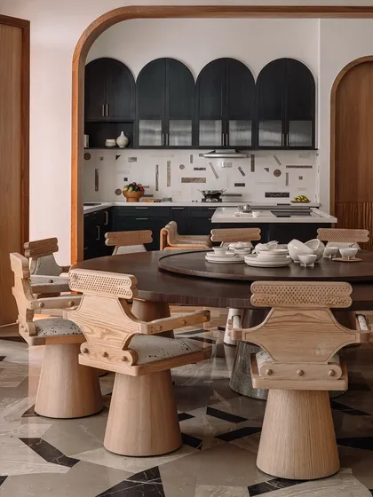 Meet our 'Kingpin' swivel chairs, designed for long conversations around the dining table. The sculptural, solid ash wood form provides a commanding presence, while the swivel base adds a touch of modern convenience. They are a perfect example of how we blend bold design with everyday function.