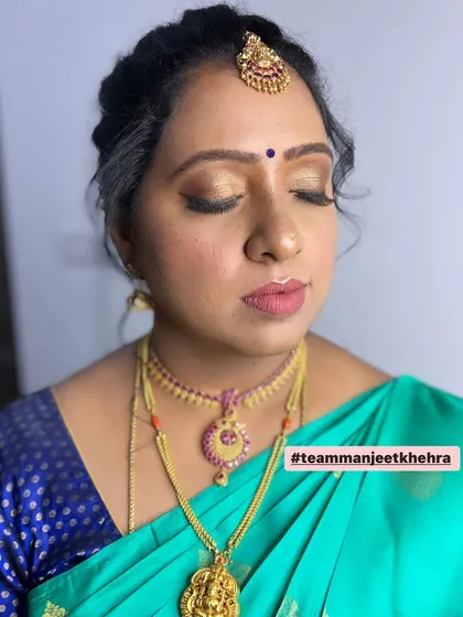 For the Varapooje ceremony, this client requested a very natural and subtle makeup look. I gave her a soft golden smokey eye and a neutral lip, paired with a simple low bun, for an understated and elegant traditional style.