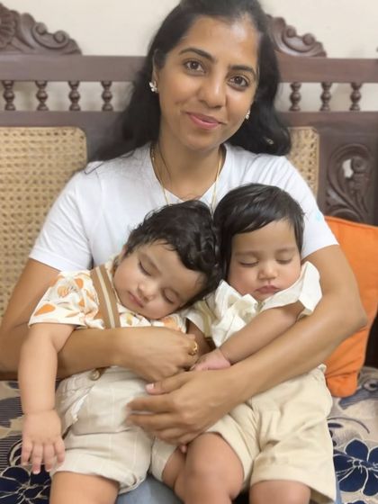 Selfies with my little clients. Every day spent with these tiny miracles, like these sleeping twin boys, fills my heart with so much happiness.