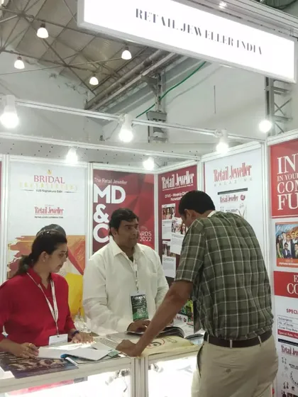 A look at the bustling environment of the IIJS Premiere 2022 jewellery show. I am experienced in managing booth interactions and keeping the energy up even during the busiest hours of an expo.