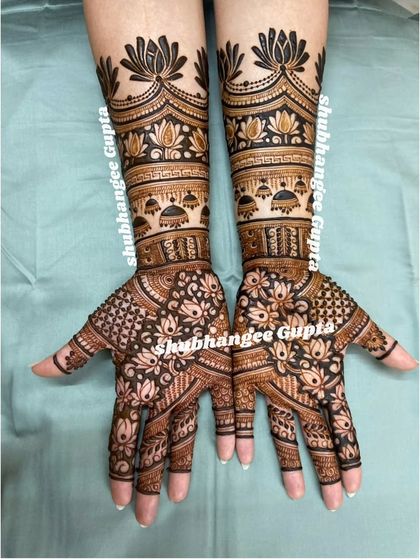 Intricate Bridal Hand Designs photo 10