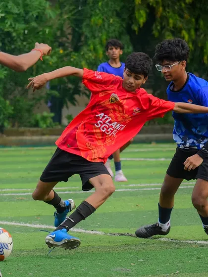 A physical challenge in the midfield during the U15 draw against Young Kickers.