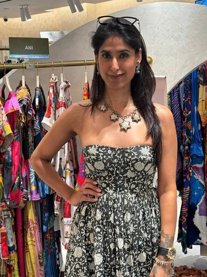 It's time to say goodbye to trends that have overstayed their welcome. This photo, taken while I'm curating looks, is a reminder to declutter your closet and make space for pieces that truly spark joy.