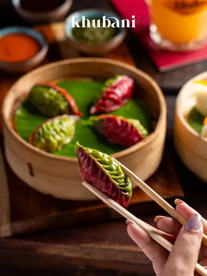 Indulge in the flavors of refinement with our Mona Lisa dumplings. A delicate balance of cilantro and chicken, steamed to perfection, delivering a taste that is as sophisticated as it is delicious.