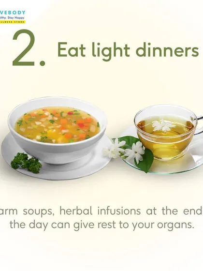 A light dinner is key for good gut health during festive seasons. This image of a warm soup and herbal infusion suggests giving your organs a rest at the end of the day.