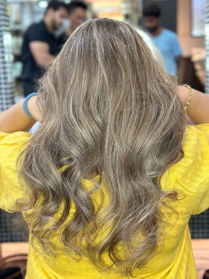 A perfect example of ash blonde highlights on Indian hair. I carefully place each foil to create this beautiful, multi-dimensional effect that looks both modern and sophisticated. The cool tones blend seamlessly for a high-end finish.