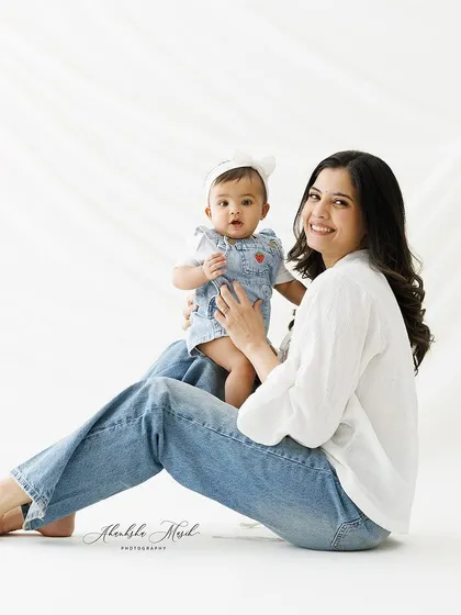A duplicate image that perfectly preserves the feeling of love and happiness in this simple, beautiful interaction.