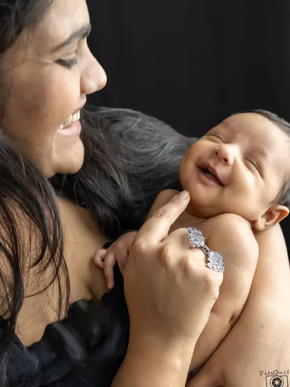 That sleepy, milky smile. There is nothing more precious. My sessions are filled with patience, allowing for these genuine, unscripted moments of joy between a mother and her baby to unfold naturally.