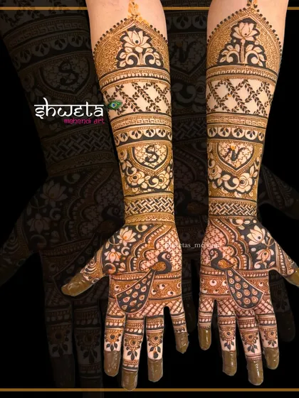 This elbow-length design features the couple's initials nestled within heart shapes, surrounded by peacocks and lotus flowers. It's a perfect mix of personalization and tradition.