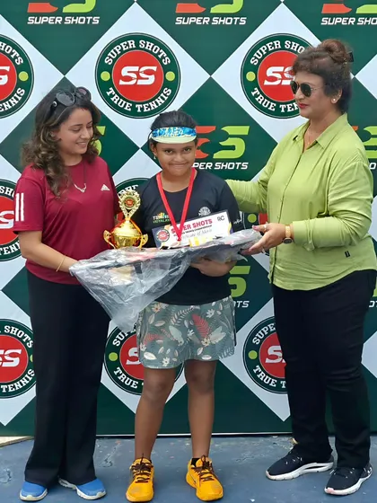 An awesome show from Alina Patel, winning the Under-8 Singles Boys & Girls Tennis Tournament in Delhi. This was her second consecutive tournament trophy.