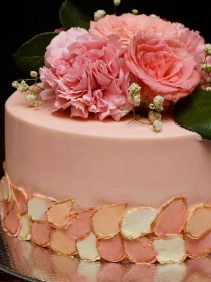 Amritha - Custom Celebration Cakes Floral & Buttercream Artistry photo 24