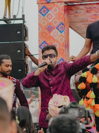 With the dhol players, creating an electrifying rhythm for the baraatis to dance to. The combination of live dhol and a DJ is unbeatable.