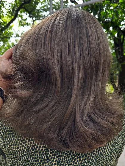 Getting her holiday-ready with a cool ash brown. This color is perfect for neutralizing unwanted warm tones and creating a sleek, modern look.