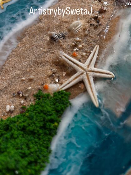 The starfish is the perfect finishing touch for this beach-themed nameplate, adding a bit of whimsical charm to the piece.