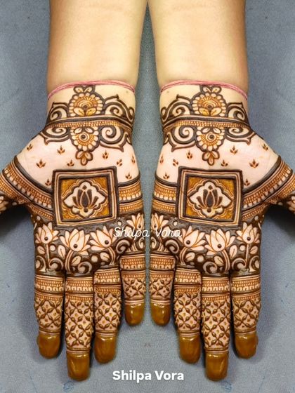 A symmetrical design with a central lotus in a square frame, surrounded by more lotus motifs for a cohesive look.