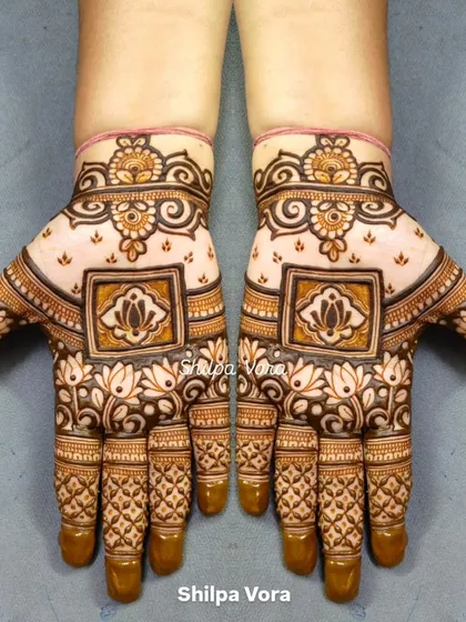 A symmetrical design with a central lotus in a square frame, surrounded by more lotus motifs for a cohesive look.