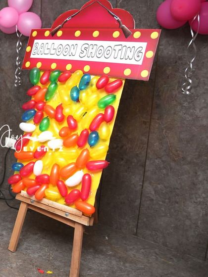 Our balloon shooting game is a classic carnival-style activity that brings competitive fun to any birthday party. We set up the entire station, complete with an easel, colorful balloons, and toy guns for safe, enjoyable play.