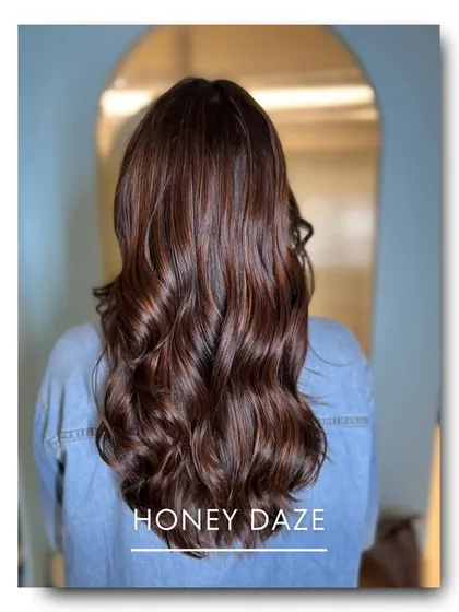 Honey Daze is a dreamy, sunlit color that features soft honey-toned highlights on a natural base. This look is designed to create a gentle, luminous effect that looks effortlessly beautiful.