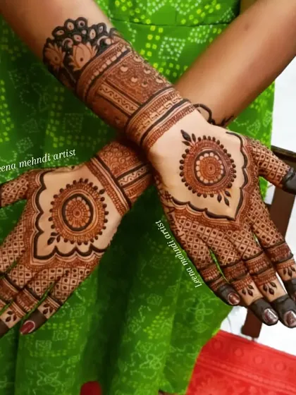 A lovely mandala design for a wedding guest. The central mandala is surrounded by a heart-shaped border, with intricate patterns on the fingers and a complementary wrist cuff.