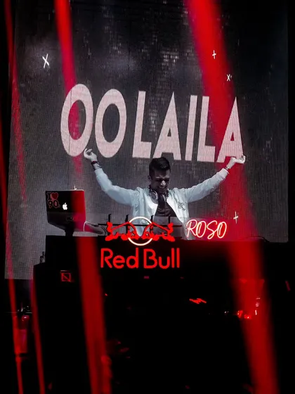 Oo Laila! The visuals announce the vibe. A shot from my set at Roso Jaipur, where the screen is part of the performance.