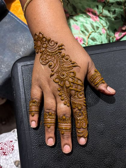 Lotus Mehendi Arts - Event Mehendi Services Elegant Designs for Guests photo 11