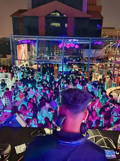 My view from the decks at Skyye, UB City. Commanding the energy of a packed rooftop party with the Bengaluru skyline as our backdrop is an unmatched feeling.