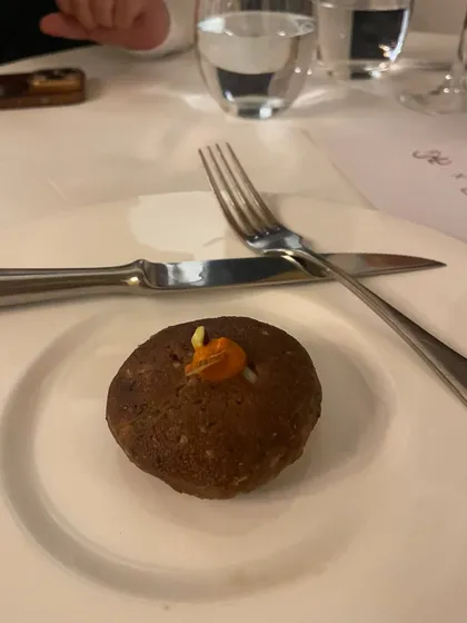 An amuse-bouche to start the culinary journey: a Nadru ke Crispy Kebab, or crispy lotus stem kebab, served with a tangy chutney.
