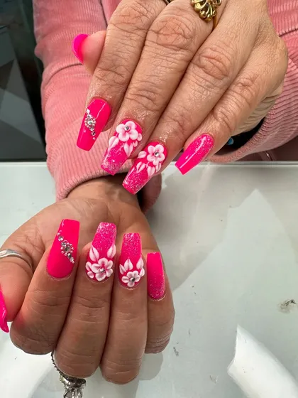 Go bold with this vibrant hot pink nail extension set. I've combined a glittery finish with hand-sculpted 3D flowers and sparkling rhinestones for a look that is pure fun and full of personality.