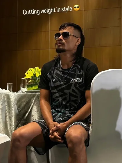 When you follow the plan, the final weight cut is just chilling like a boss. Chungreng Koren showing how it's done.