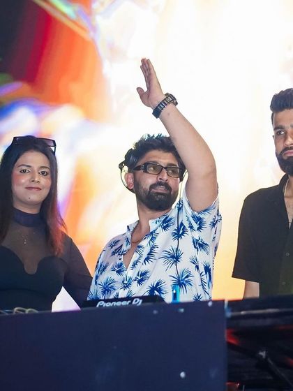 Waving to the crowd at Toca on a Wednesday night.