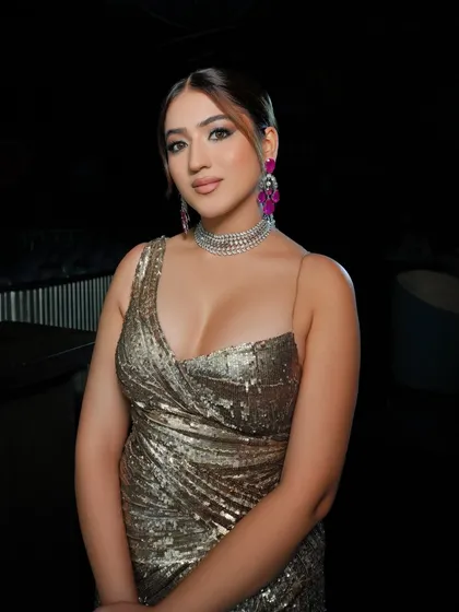 This is the perfect example of a welcome dinner glam look. I created a sophisticated yet striking look with a flawless base, a defined cat-eye, and a neutral lip, allowing the stunning Rohit Gandhi and Rahul Khanna gown and vibrant jewelry to shine.