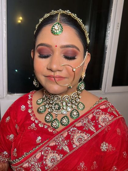 Another angle of the brown smokey eye look. You can see how the blending is seamless, creating a sophisticated and glamorous feel.